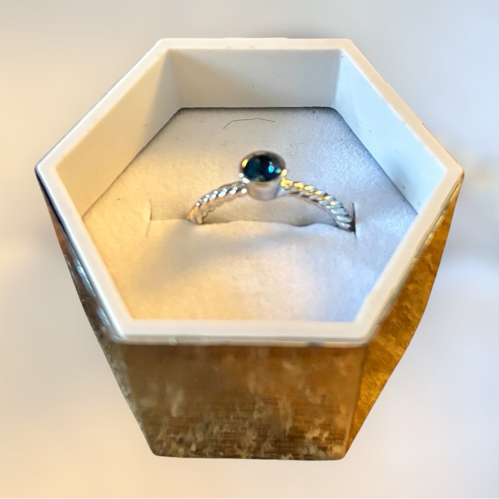 Touchstone Crystal Swarovski Company silver December - Montana ring - size 5.75